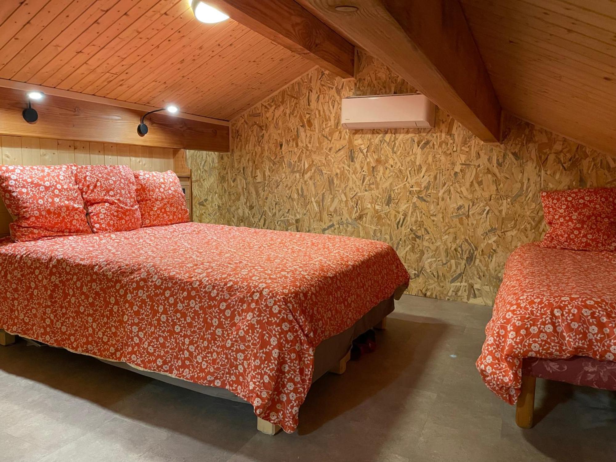 Bed and Breakfast La Ferme De Montard Montmorot Exterior foto