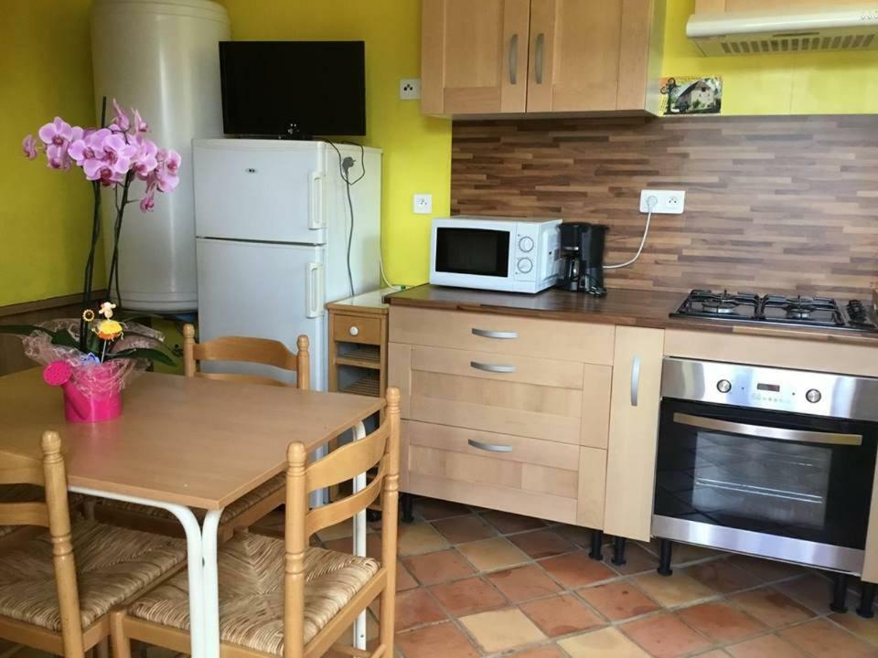 Bed and Breakfast La Ferme De Montard Montmorot Exterior foto